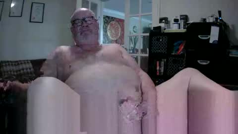 Snapshot of bigaussie5 chatting on November 18, 3:12 am Bigaussie online show from November 18, 3:12 am