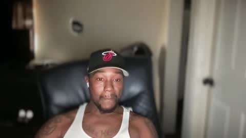 Snapshot of bigbackwoodcali chatting on February 18, 12:28 am bigbackwoodcali online show from February 18, 12:28 am