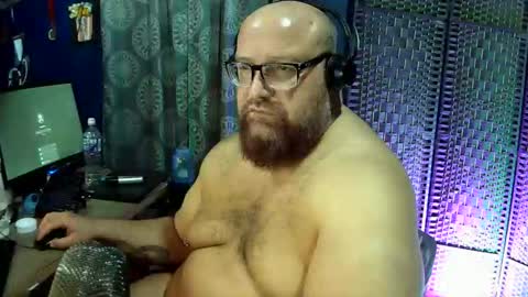 BigBear4Cuddles online show from April 29, 1:43 am