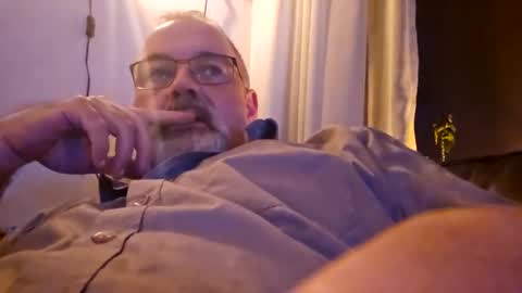 Snapshot of bigbibear88 chatting on January 9, 9:37 pm bigbibear88 online show from January 9, 9:37 pm