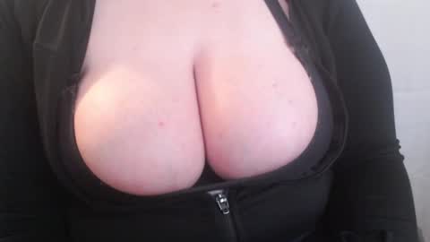 bigbittiesandfun online show from February 5, 8:57 pm