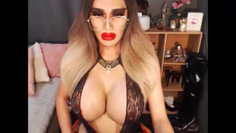 Snapshot of bigbomblhoraine chatting on September 30, 2:16 am Loraine Cruz online show from September 30, 2:16 am