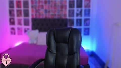 Snapshot of bigboobs_cloe chatting on October 15, 4:51 pm bigboobs cloe online show from October 15, 4:51 pm