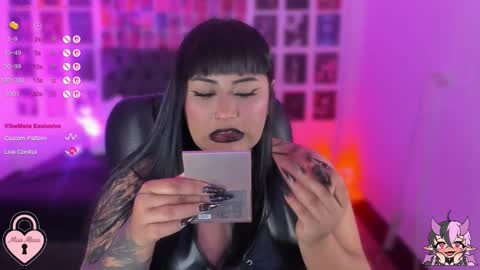 Snapshot of bigboobs_cloe chatting on October 17, 5:54 am bigboobs cloe online show from October 17, 5:54 am