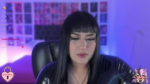 Snapshot of bigboobs_cloe chatting on October 22, 4:35 am bigboobs cloe online show from October 22, 4:35 am