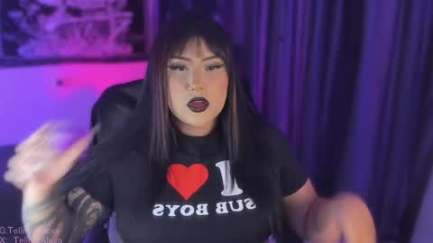 Snapshot of bigboobs_cloe chatting on April 19, 12:00 am bigboobs cloe online show from April 19, 12:00 am