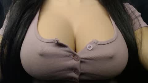 Snapshot of bigboobs_ivy chatting on September 27, 6:02 pm Ivy online show from September 27, 6:02 pm