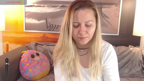 Snapshot of bigboobsarri chatting on January 17, 3:45 am BigBoobsArri online show from January 17, 3:45 am