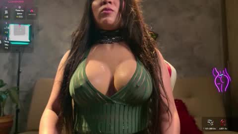 Snapshot of bigboottyxxx chatting on December 22, 1:57 am kyra Moor online show from December 22, 1:57 am