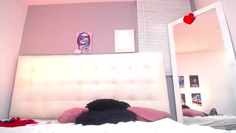 Mia online show from December 15, 5:53 pm