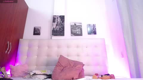 Mia online show from March 7, 7:49 pm