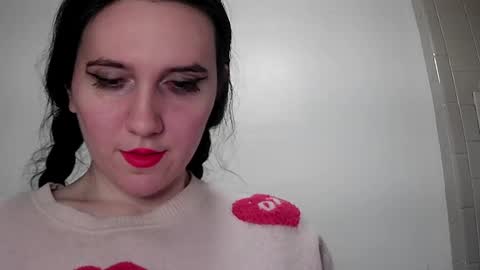 Isabella online show from January 3, 8:00 am