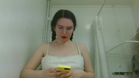Isabella online show from May 6, 2:11 pm