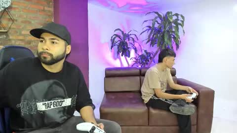 MOD ramon My team is mickey and roman online show from December 18, 12:55 pm