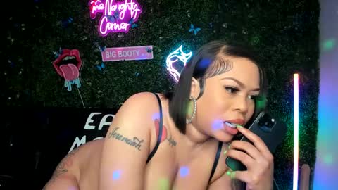 Snapshot of bigbuttsarena chatting on December 11, 2:44 pm bigbuttsarena online show from December 11, 2:44 pm