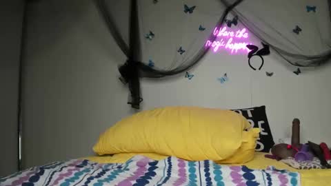 Snapshot of bigbuttsarena chatting on February 12, 1:41 am bigbuttsarena online show from February 12, 1:41 am