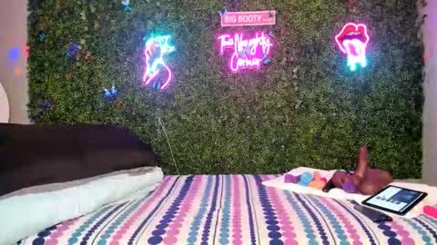 Snapshot of bigbuttsarena chatting on February 5, 8:30 am bigbuttsarena online show from February 5, 8:30 am