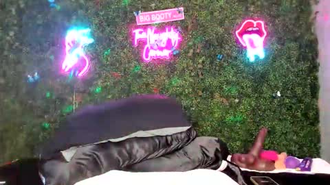 bigbuttsarena online show from March 4, 9:15 am