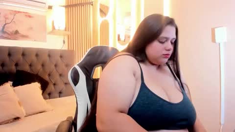 bigcandyy_q online show from April 1, 1:41 pm
