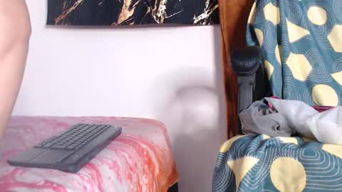bigclit_isa online show from May 10, 9:58 am