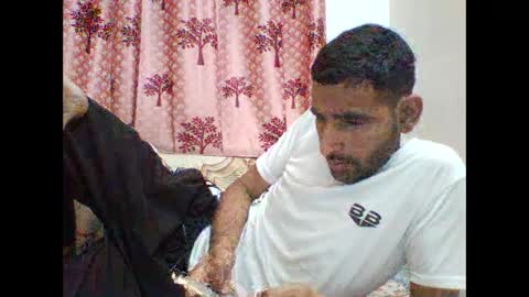 Snapshot of bigcockboy2580 chatting on February 3, 9:19 am akash online show from February 3, 9:19 am