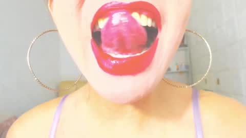 kiki online show from May 7, 6:02 pm