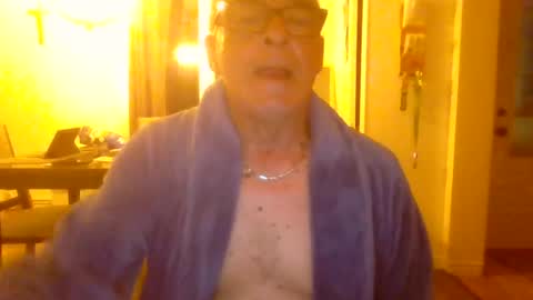 Snapshot of bigdeer581917471 chatting on July 7, 7:23 am bigdeer581917471 online show from July 7, 7:23 am