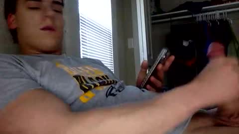 Snapshot of bigdick2919350474 chatting on April 4, 12:35 pm bigdick2919350474 online show from April 4, 12:35 pm