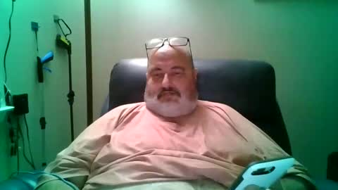 Snapshot of bigfuzzyteddybear chatting on September 28, 12:27 am bigfuzzyteddybear online show from September 28, 12:27 am