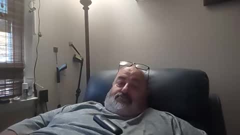 Snapshot of bigfuzzyteddybear chatting on December 14, 6:45 pm bigfuzzyteddybear online show from December 14, 6:45 pm