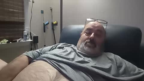 Snapshot of bigfuzzyteddybear chatting on December 22, 12:40 am bigfuzzyteddybear online show from December 22, 12:40 am