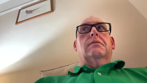 Snapshot of biggloves4bighands chatting on October 27, 12:15 am biggloves4bighands online show from October 27, 12:15 am