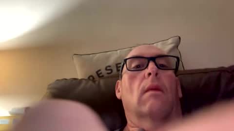 Snapshot of biggloves4bighands chatting on October 28, 10:56 pm biggloves4bighands online show from October 28, 10:56 pm