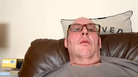 Snapshot of biggloves4bighands chatting on November 18, 12:31 pm biggloves4bighands online show from November 18, 12:31 pm