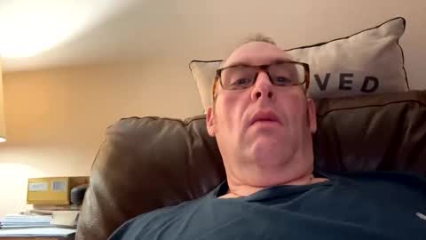 Snapshot of biggloves4bighands chatting on November 19, 12:43 am biggloves4bighands online show from November 19, 12:43 am