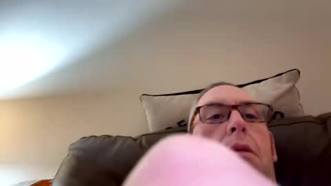 Snapshot of biggloves4bighands chatting on January 6, 12:03 am biggloves4bighands online show from January 6, 12:03 am