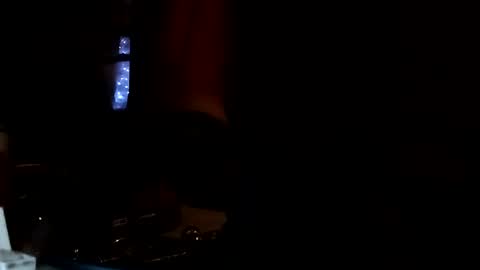Snapshot of bigloggzz chatting on January 4, 3:29 am bigloggzz online show from January 4, 3:29 am