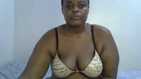 Snapshot of bigmama807715 chatting on March 19, 12:25 am bigmama807715 online show from March 19, 12:25 am