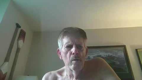 Snapshot of bignuts11671 chatting on April 5, 2:14 pm bignuts11671 online show from April 5, 2:14 pm