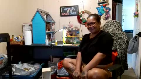 the Mini mami online show from September 29, 2:11 pm