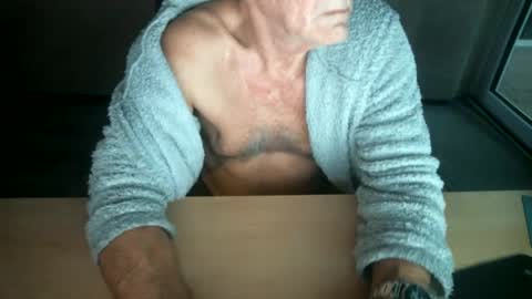 Snapshot of bigomale63 chatting on December 29, 8:33 am Anton online show from December 29, 8:33 am