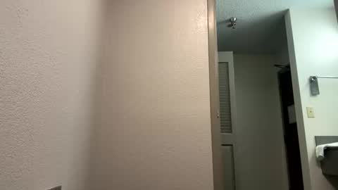 Snapshot of bigpopparhepantiedroppa chatting on January 16, 11:15 am DontLieyoudfuckm3 online show from January 16, 11:15 am