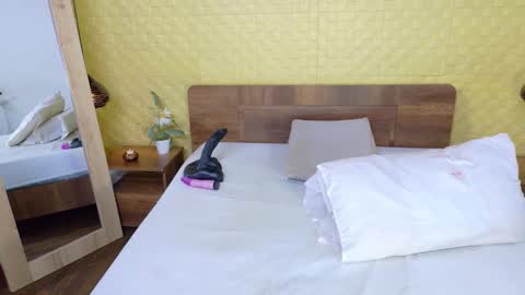 Snapshot of bigroundbooty_ chatting on March 27, 9:03 pm bigroundbooty_ online show from March 27, 9:03 pm