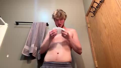 bigskinnyboyshh online show from May 13, 10:49 pm