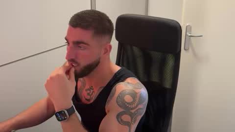 Snapshot of bigsnakeman1995 chatting on October 28, 11:58 am Gogo online show from October 28, 11:58 am