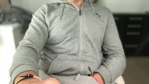 Snapshot of bigsong78 chatting on February 27, 9:09 am BigHardCock horny Balearic Islands online show from February 27, 9:09 am