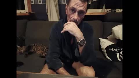 Snapshot of bigswe1 chatting on December 10, 12:17 am bigswe1 online show from December 10, 12:17 am