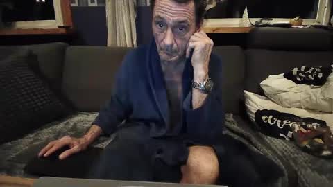 Snapshot of bigswe1 chatting on February 15, 4:36 am bigswe1 online show from February 15, 4:36 am