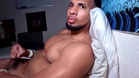 Snapshot of bigswoletroll chatting on March 25, 9:48 am bigswoletroll online show from March 25, 9:48 am