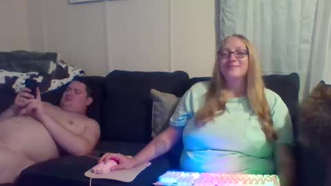 Snapshot of bigtittyboatboo chatting on September 25, 1:20 am Mountain Mama online show from September 25, 1:20 am